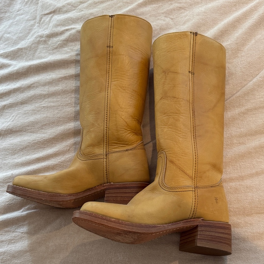 Frye Women's Campus 14L Boot Banana